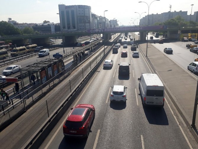 Normalleşme sürecinin ikinci gününde İstanbul'da trafik yoğunluğu