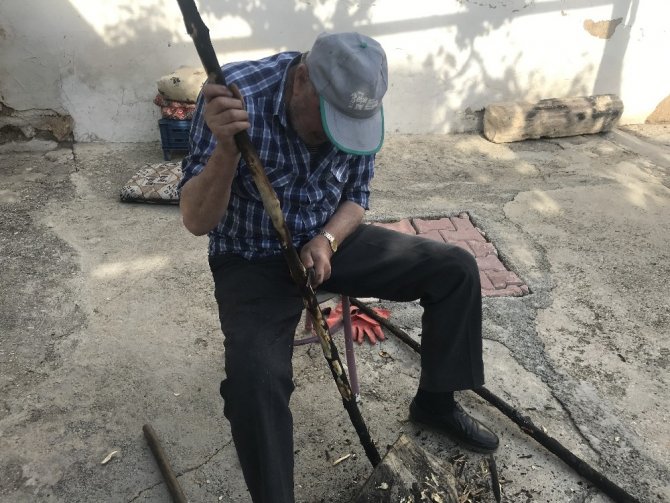 Konya’da 65 yaş üzeri vatandaşlar vaktini bahçede geçiriyor