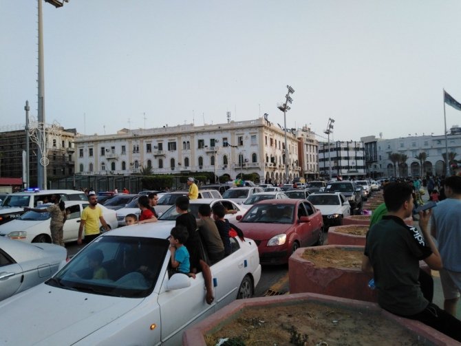 Trablus’ta halk kutlamalar için sokaklara döküldü