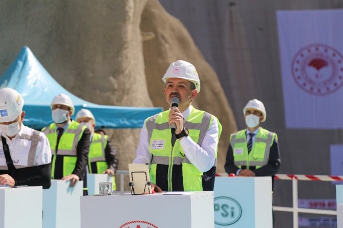 Yusufeli Barajı’nın 3 milyonuncu metreküp betonu bugün döküldü