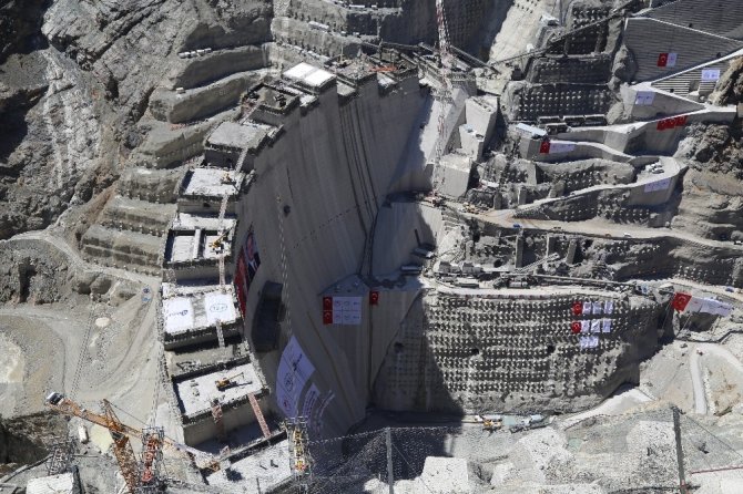 Yusufeli Barajı’nın 3 milyonuncu metreküp betonu bugün döküldü