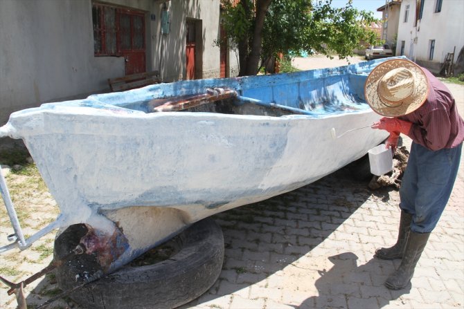 Beyşehir Gölü'nde balıkçılar yeni sezona hazırlanıyor