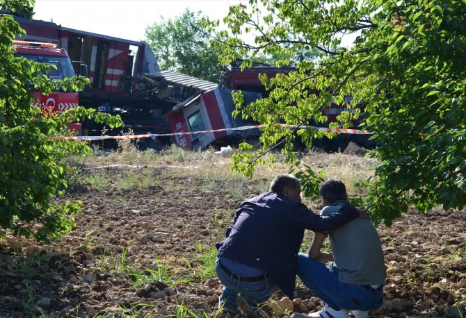 Malatya'da iki yük treni çarpıştı: 1 ölü, 3 yaralı