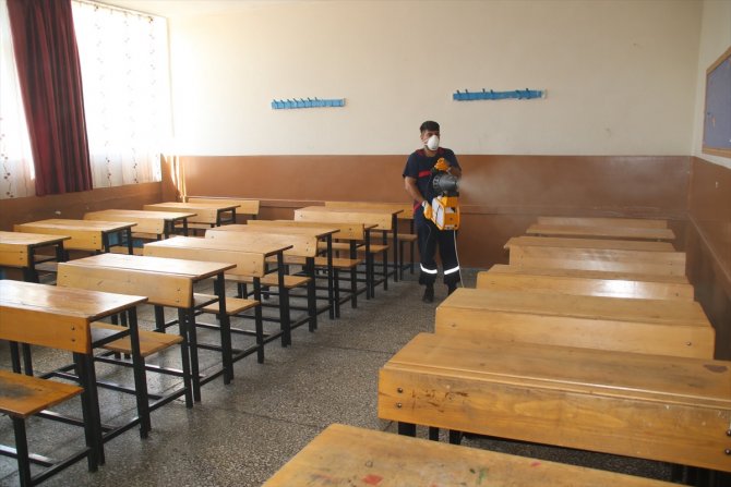 Akşehir'de LGS öncesinde okullar dezenfekte edildi