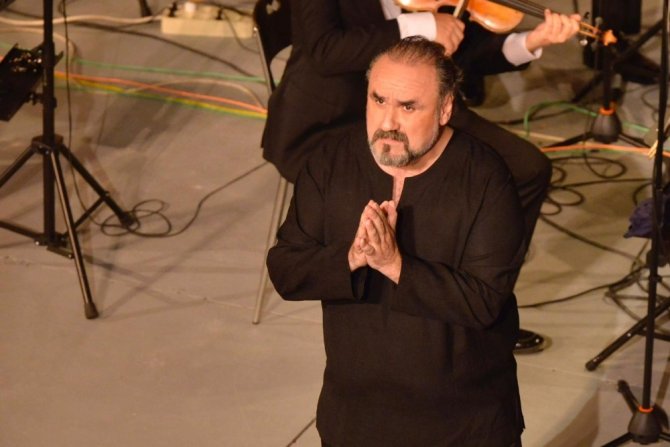 Türkiye’nin yedi tenoru ilk kez aynı sahnede buluştu; konseri dinleyenlerin kulaklarının pası silindi