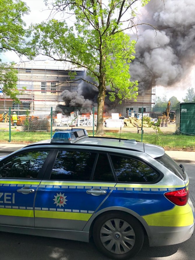 Almanya'da cami şantiyesinde yangın