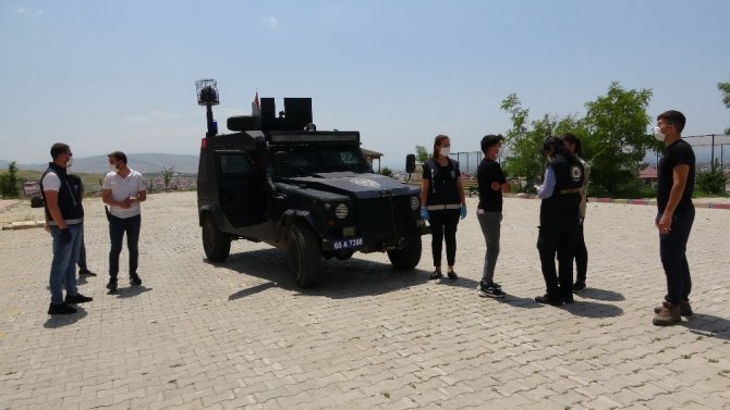 Polis ekipleri öğrenciyi sınava bir dakika kala yetiştirdi