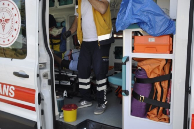 Yarış motosikleti şarampole uçtu: 2 yaralı