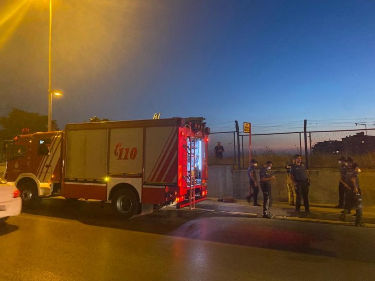 Maltepe'de asker konvoyunda atılan havai fişek kışlada yangın çıkardı