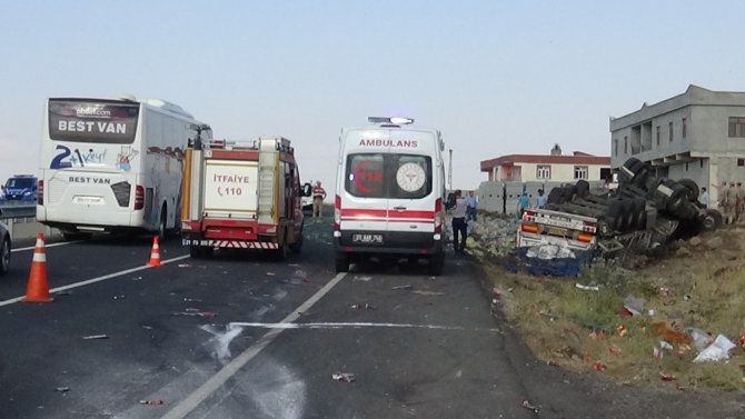 Diyarbakır’da lastiği patlayan tır dehşeti: 1 ölü, 1 yaralı