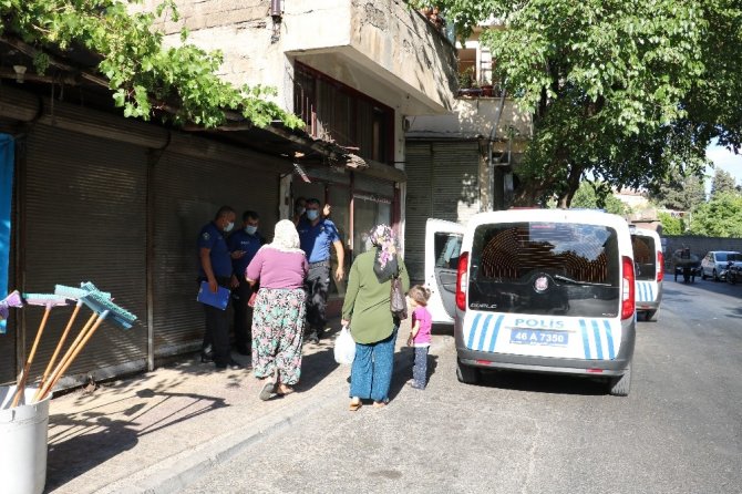 Hırsızlık yaparken yakalanan anne ile kızına 900 lira maske cezası