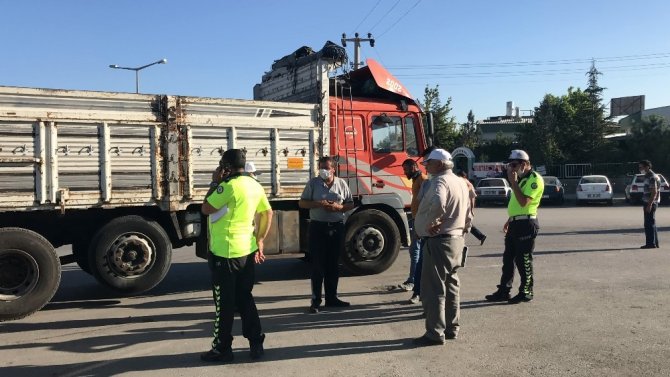 Konya’da kamyonla motosiklet çarpıştı: 1 ölü