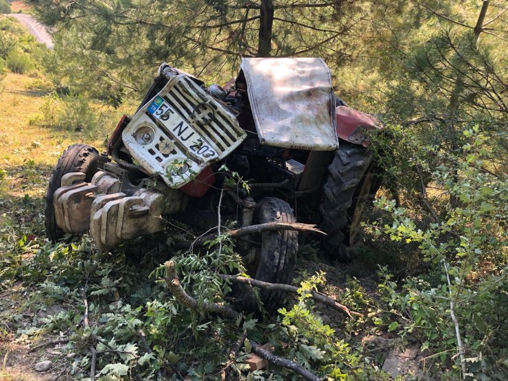 Samsun'da traktör devrildi; sürücü öldü, 1 kişi yaralı