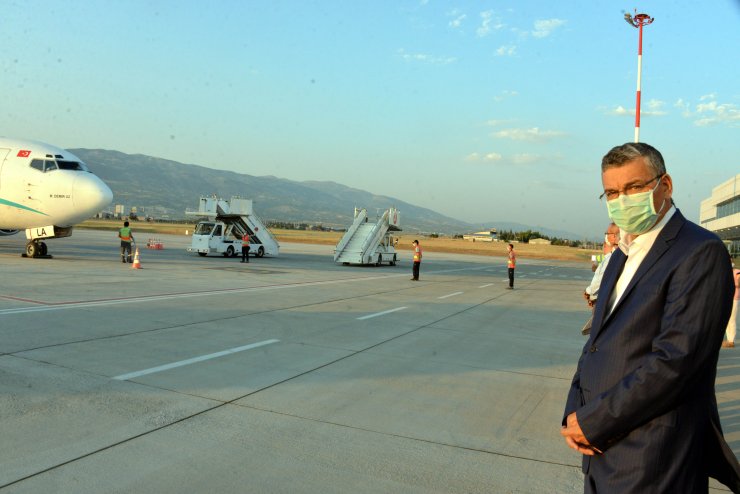 Kahramanmaraş tarihinde yurt dışından gelen ilk uçak törenle karşılandı