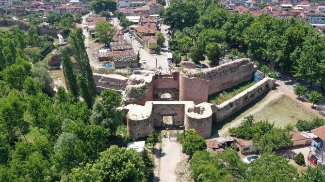 2000 yıllık tarihi İstanbul Kapı eski ihtişamına kavuşuyor