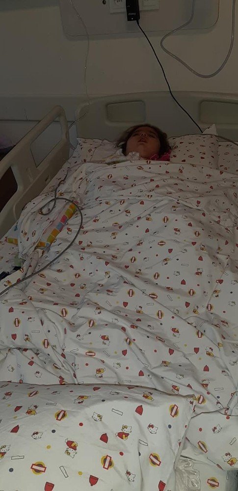 Bademcik ameliyatından sonra bitkisel hayata giren minik kızın yaşam mücadelesi