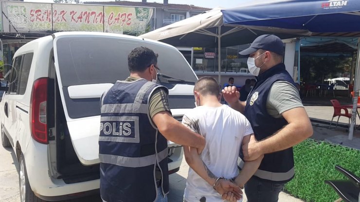Bursa'da aranan 2 kişi yakalandı