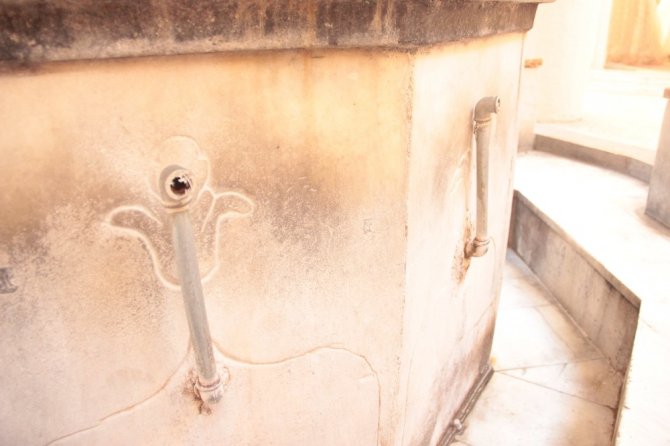 İzmir’de tarihi caminin musluklarının çalınma anı kamerada