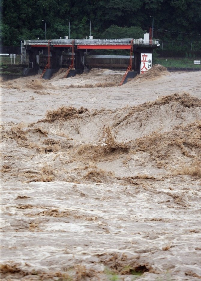 Japonya’yı şiddetli yağış vurdu: 13 kişi kayıp