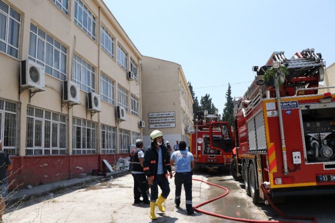Okulda patlama: 2 öğretmen yaralı