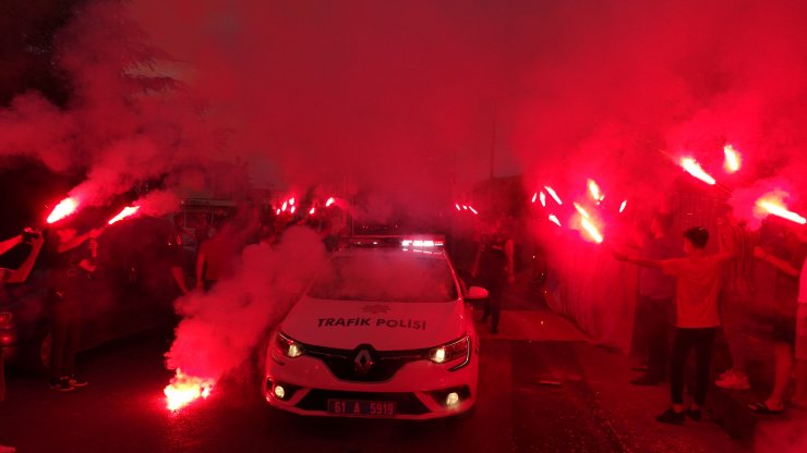 Trabzonspor’a İstanbul yolculuğu öncesi coşkulu uğurlama