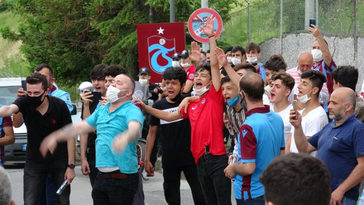 Trabzonspor’a İstanbul yolculuğu öncesi coşkulu uğurlama