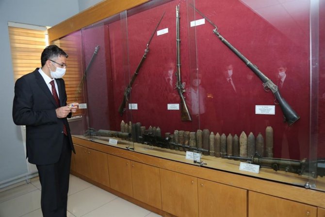 Vali Ali Çelik, Dumlupınar Kurtuluş Savaşı Müzesi’ni ziyaret etti