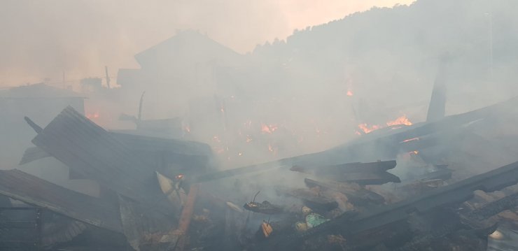 Karabük’te 2 ev, samanlık ve traktör yandı 