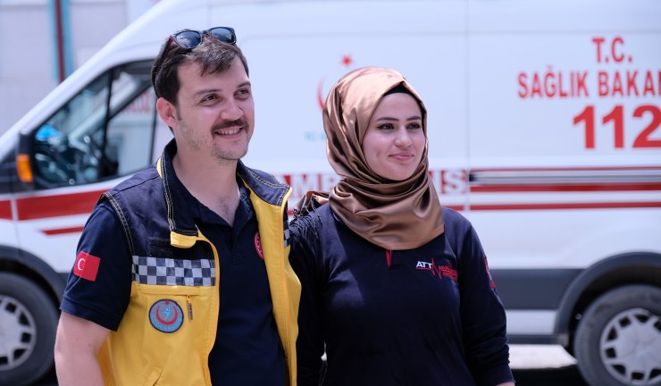 Konya'da sağlık görevlisi çift koronavirüsü yenip görevine döndü