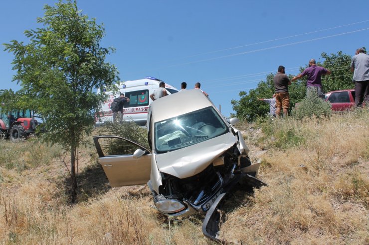 Aksaray'da 'hatalı sollama' kazası: 3 yaralı