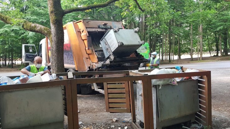 Belgrad ormanı ve sahil şeridi çöplüğü döndü; Ormandan iki günden 29 ton çöp toplandı 
