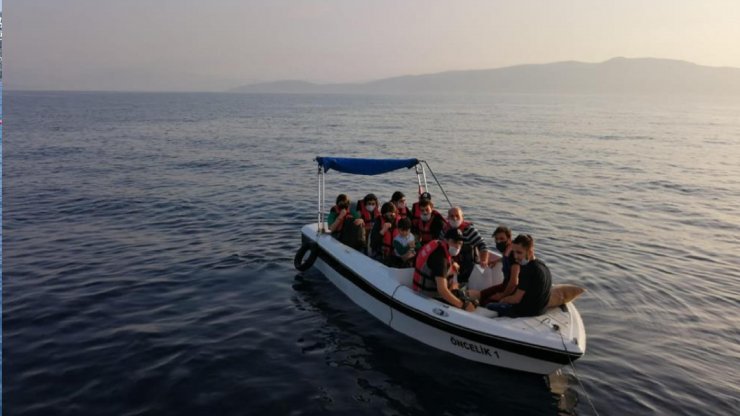 Türk kara sularına itilen 11 göçmen kurtarıldı