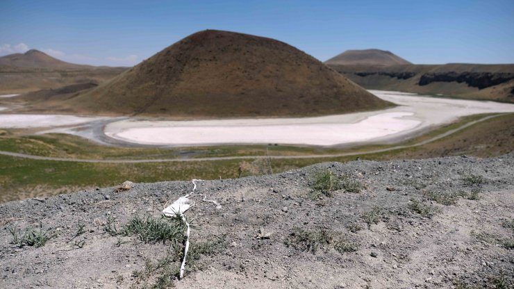 Dünyanın nazar boncuğu 'Meke Gölü'nde bir damla su kalmadı