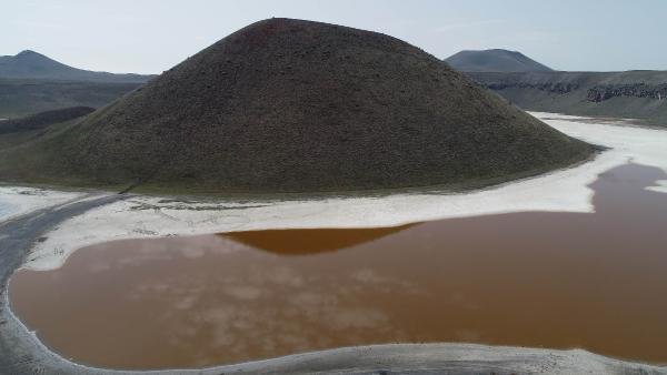 Dünyanın nazar boncuğu 'Meke Gölü'nde bir damla su kalmadı