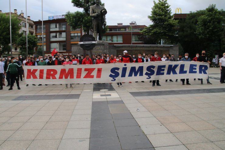 Düzcespor taraftarı, TFF’nin kararını protesto etti 