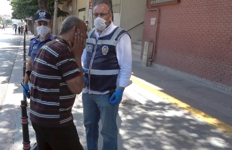 Konya'da maskesiz polise yakalanan adam ceza kesilince kendisini tokatladı