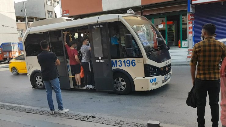Uyarılar fayda etmedi; İstanbul'da minibüsler tıka basa doldu, kapılar kapanmadı