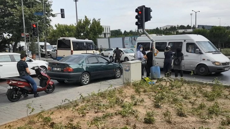 Uyarılar fayda etmedi; İstanbul'da minibüsler tıka basa doldu, kapılar kapanmadı