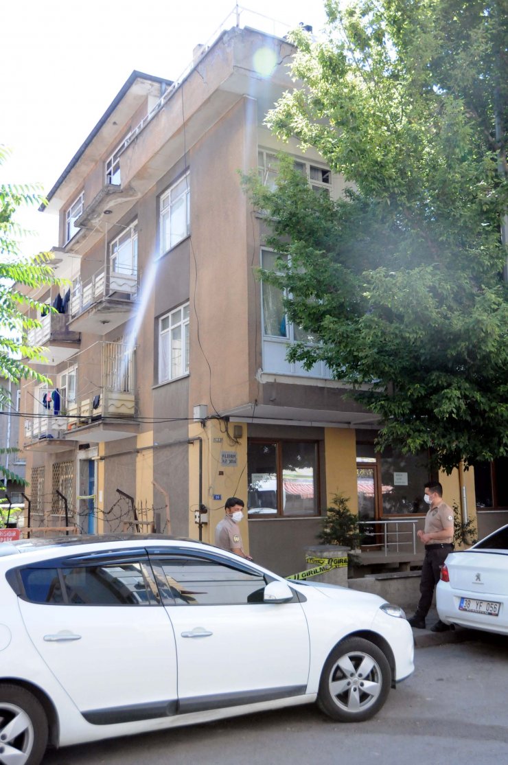 Kayseri'de 3 katlı bina, karantinaya alındı