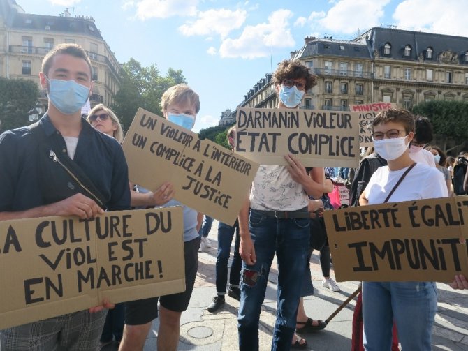 Fransa’da yeni İçişleri Bakanı ve Adalet Bakanı protesto edildi