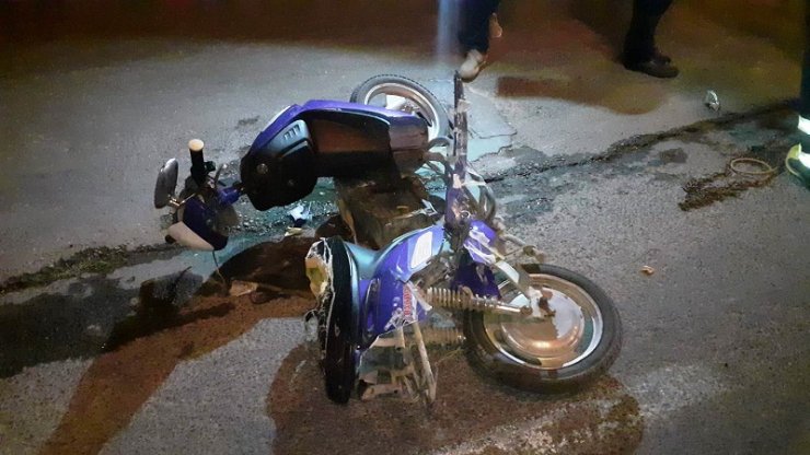 Otomobil elektrikli bisiklete çarptı:  4 yaralı