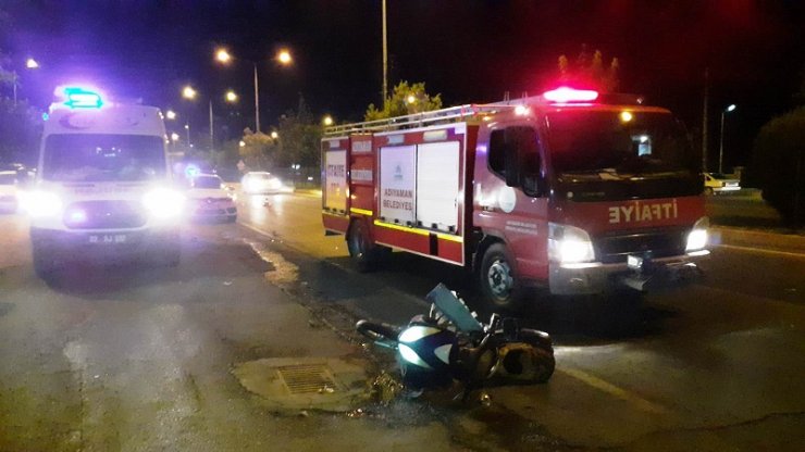 Otomobil elektrikli bisiklete çarptı:  4 yaralı