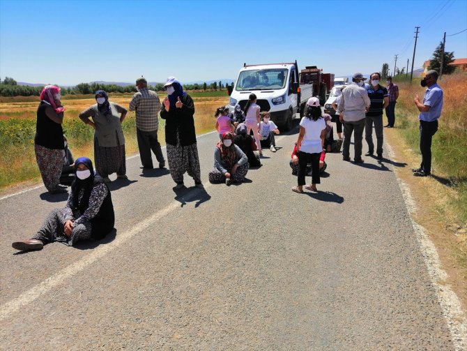 Konya'da kamulaştırma istemeyen mahalleliler yol kapatma eylemi yaptı