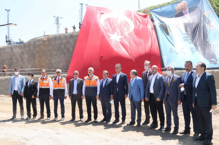 Bakan Karaismailoğlu, Bitlis ve Tatvan’da projeleri inceledi