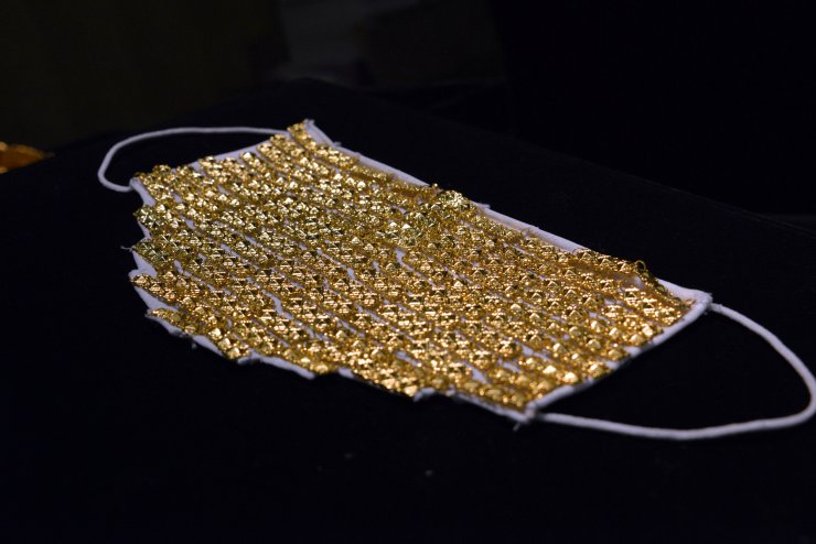 Gelinler için 14 bin lira değerinde altın işlemeli maske yaptılar
