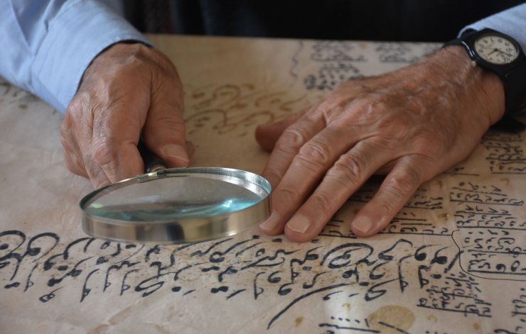 Osmanlıca yazılı tapu ve senetler ondan soruluyor