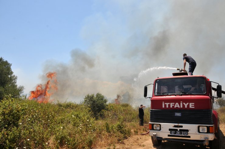 Antalya'da çalı ve makilik yangını; 10 dönüm alan kül oldu