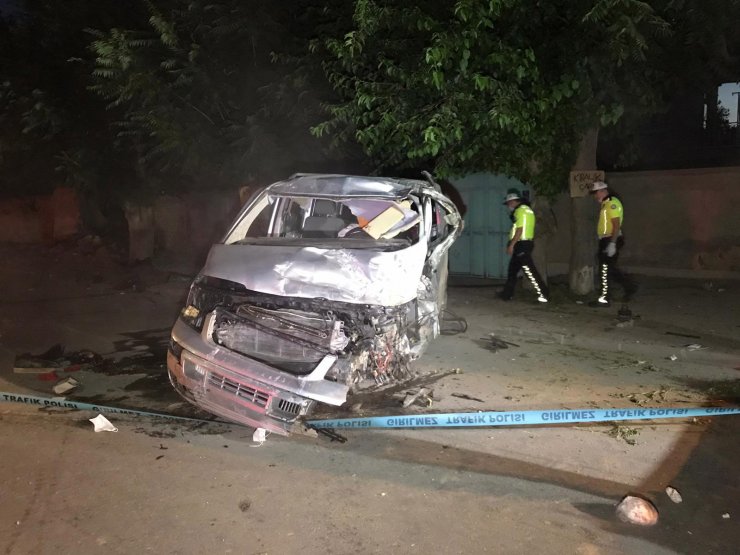 Konya'da minibüs kontrolden çıktı, sürücü hayatını kaybetti