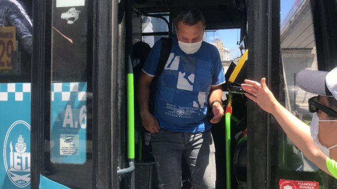 Polisin durdurduğu tıka basa dolu otobüsten 48 yolcu çıktı