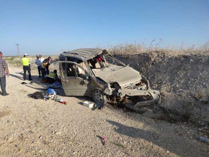 Konya'da kaza! Hafif ticari araç takla attı: 4 yaralı